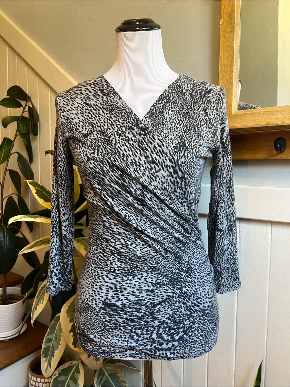 Max Mara Black & White Animal Print Wrap Top Size M – Jersey, 3/4 Sleeve